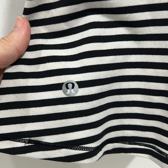 Lululemon Amala Tank Narrow Bold Stripe Black Angel Wing - Size 4 - Picture 5 of 10